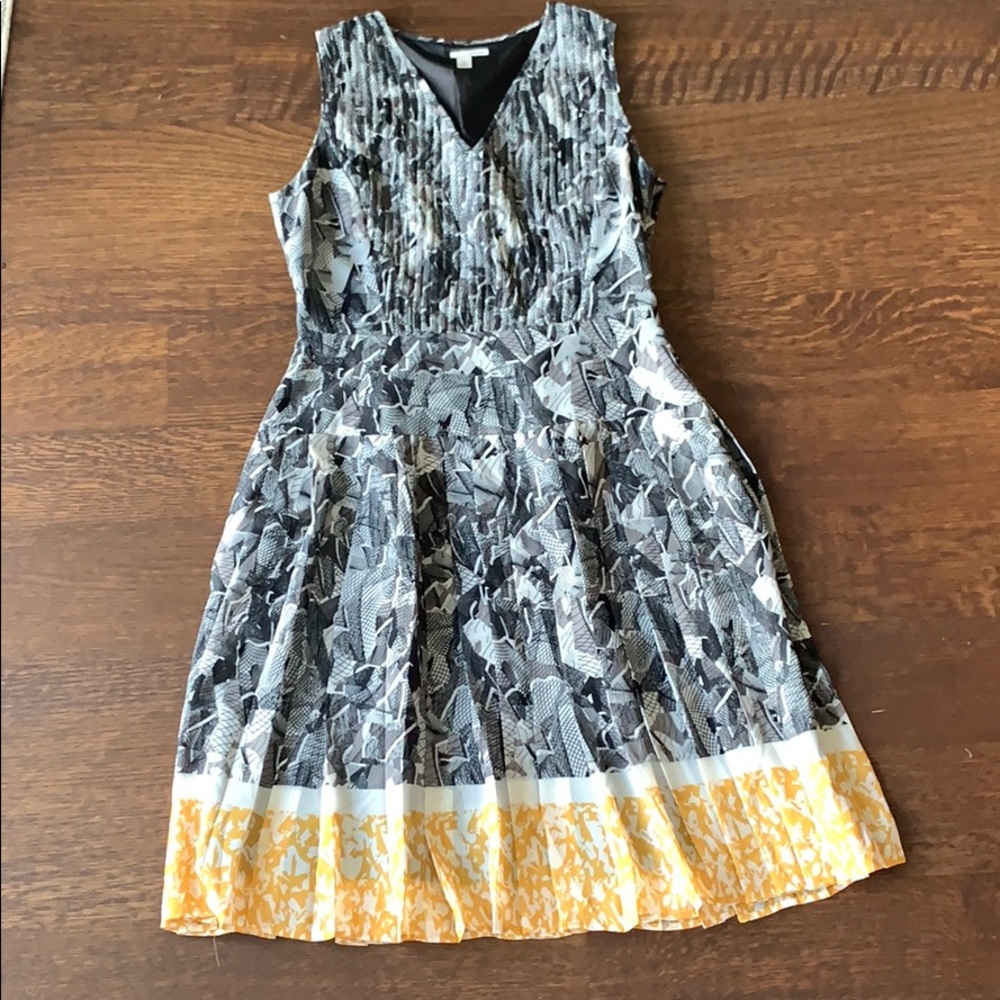 Halogen V-neck Pleated Sleeveless Dress